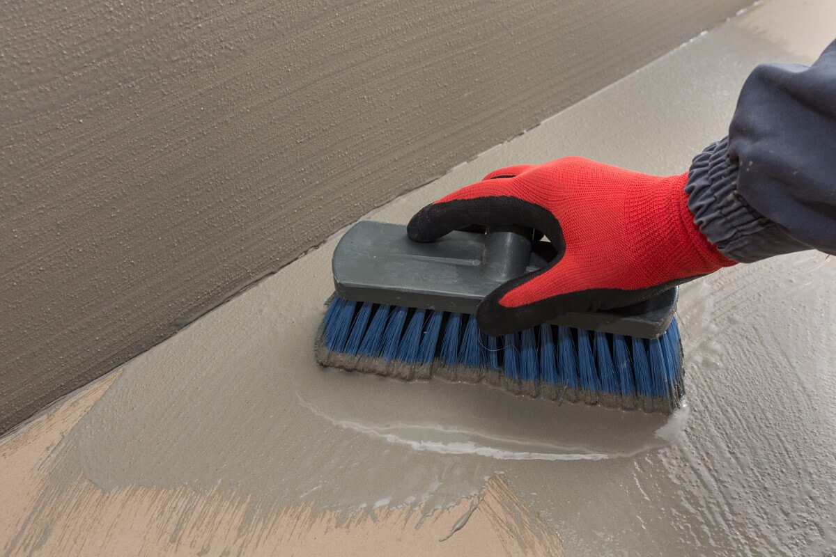 Proces izolacji balkonu w bloku mieszkalnym