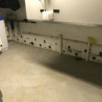 W pomieszczeniu przeprowadzono iniekcję krystaliczną na ścianie.