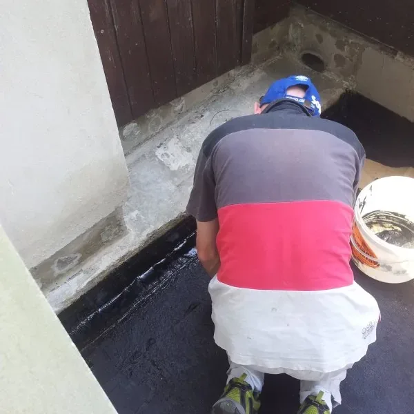 Uszczelnianie papy przy progu drzwi balkonowych